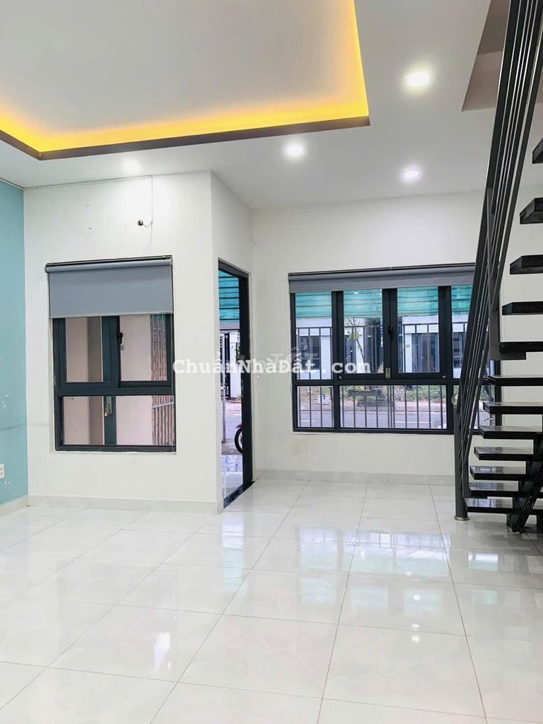 Căn liên kế 2 pn Oasis City cho thuê