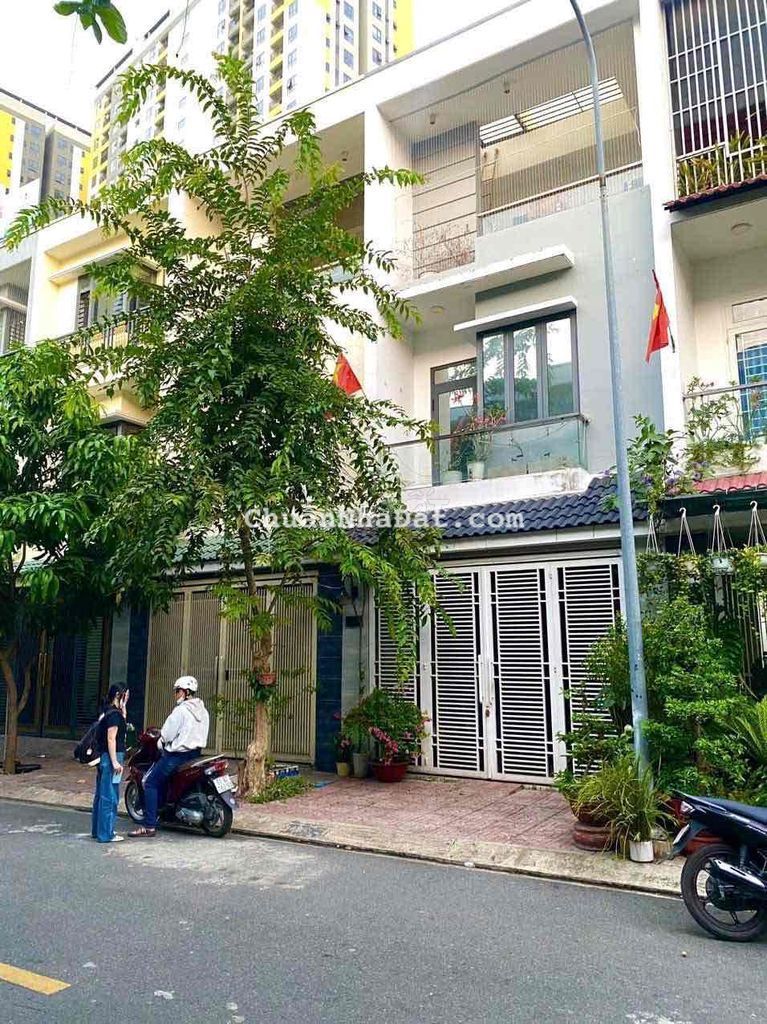 cho thuê nhà 2 lầu 1 triệt gần làng đại học Quốc Gia