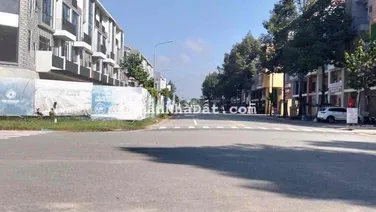 bán nhà phố 3 tầng 2 mặt tiền ngay trung tâm thành phố mới bd