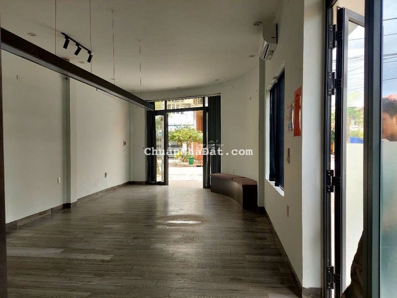 CHO THUÊ MẶT BẰNG LÔ GÓC CÓ VỈA HÈ RỘNG