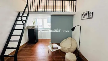 chdv có gác cửa sổ trời kế bên hutech ( thang náy)