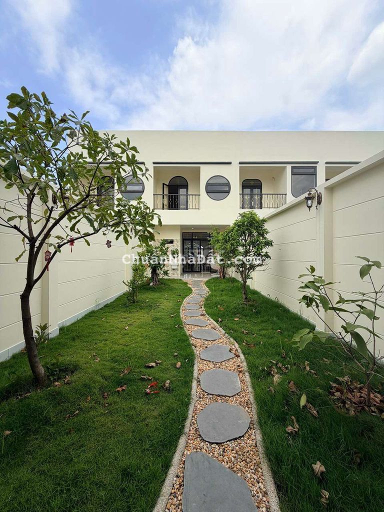 Nhà vườn ở tại khu dân cư đông