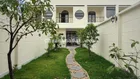 Nhà vườn ở tại khu dân cư đông