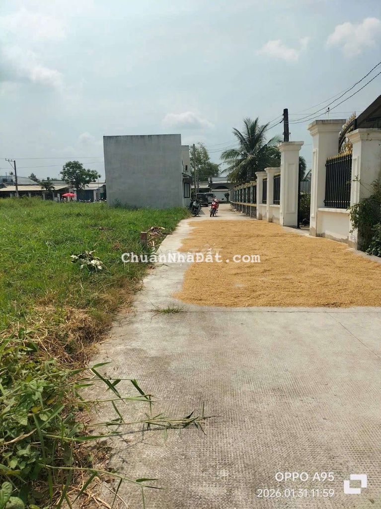 121m² đất thổ gấp bán 1 tỷ ở ngã tư chợ Trạm Cần Đước Long An