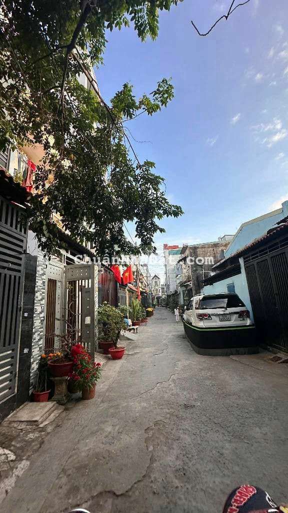 Nhà gần ngã tư bốn xã- cạnh tên lửa - 48m2-3tầng- HXH - giá chỉ 4,55tỷ