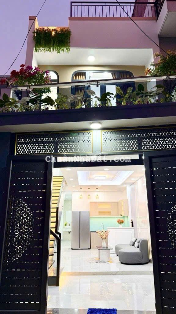 Bán nhà 2 tầng full nội thất, 52m2, hẻm xe hơi đường Tân Thới Hiệp.