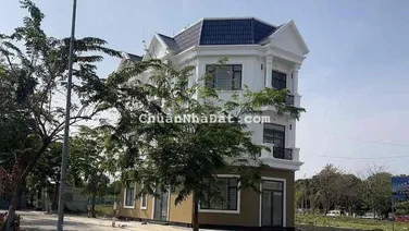 Cần Bán Nhà Phố 1 trệt 2 lầu, DT sử dụng 299m2, 4PN, 5 Tolet. Giá 5 Tỷ