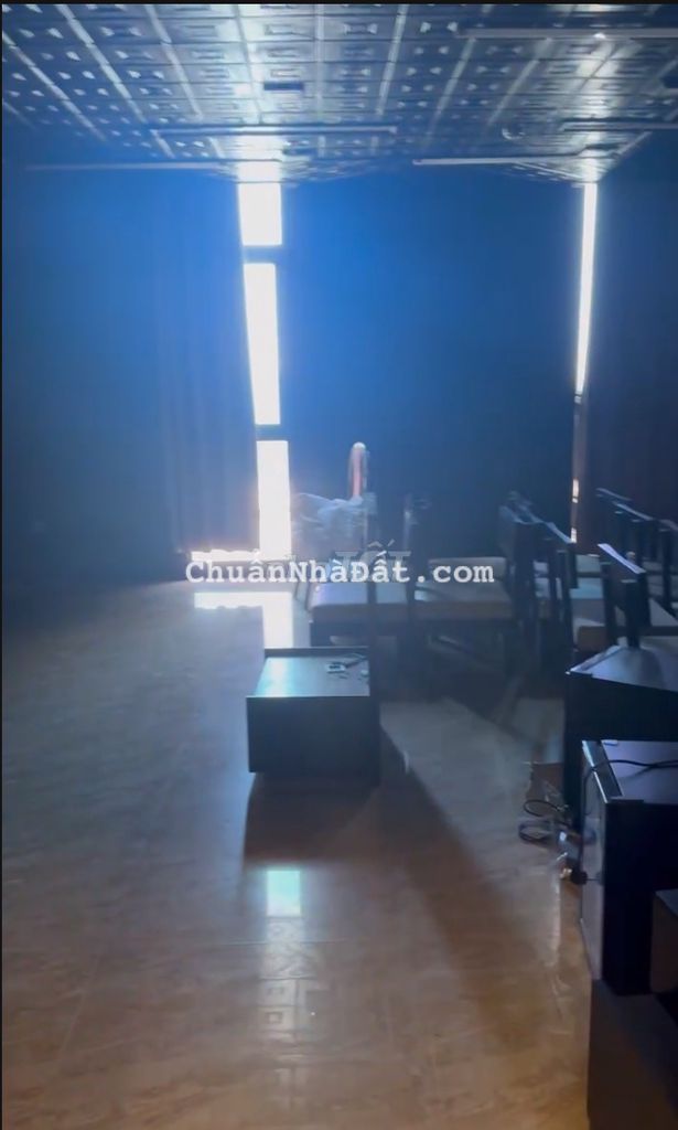 CHO THUÊ VĂN PHÒNG TẦNG 11, GIÁ THUÊ 7 TRIỆU/THÁNG, CÓ HẦM ĐỂ XE