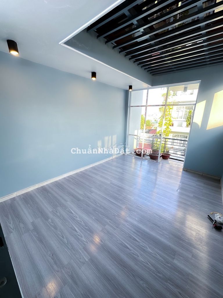 PHÒNG GÒ VẤP CÓ BAN CÔNG GIƯỜNG NỆM  MÁY LẠNH TOILET RIÊNG