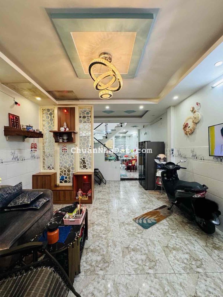 Nhà 2 Tầng Đúc_Ngang 4.3m dài 13m_ Vuông Vức_ Không Lộ Giới