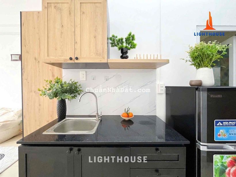 CĂN HỘ DỊCH VỤ FULL NỘI THẤT CÓ BANCONG THOÁNG MÁT GẦN VINCOM