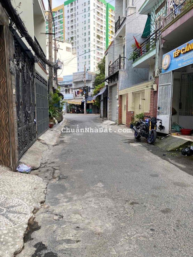 Hẻm xe hơi, khu nhà cao tầng.Dt 4 x 23m nhà nát bét