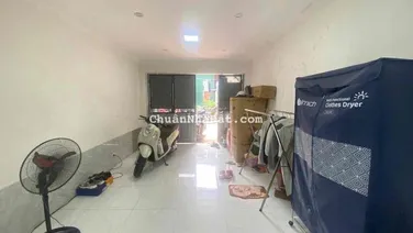 Bán tập thể phố Nguyễn Công Trứ kinh doanh nhà đẹp 2 thoáng 2 ngủ ở ng