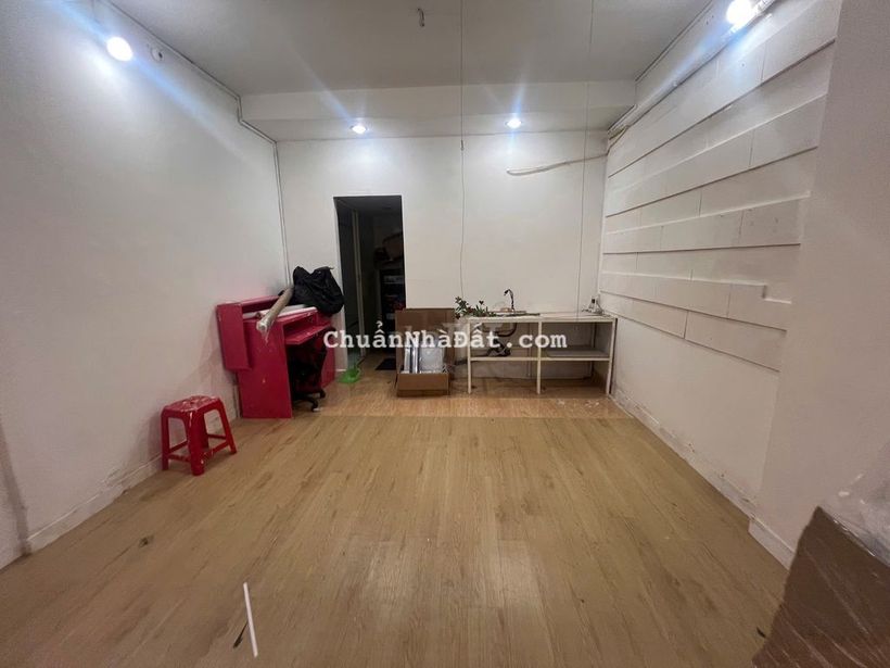 2 phòng đầy đủ tiện nghi 45m2 ngay mặt tiền đường CMT8 kế chợ H. Hưng