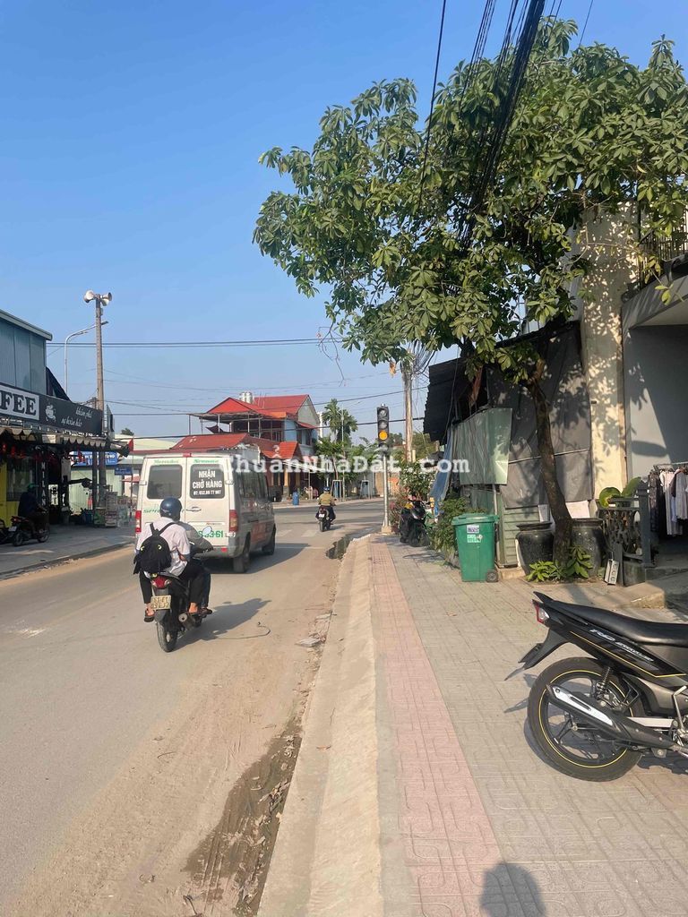 kẹt gấp hạ giá bán nhanh nhà lầu Mặt tiền kinh doanh