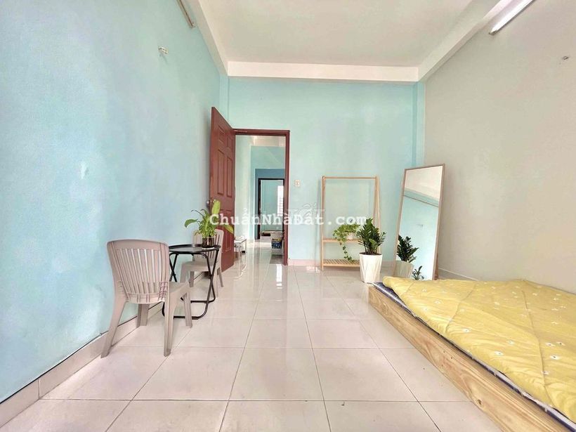 căn 2pn ban công nguyên lầu hai. 60m2