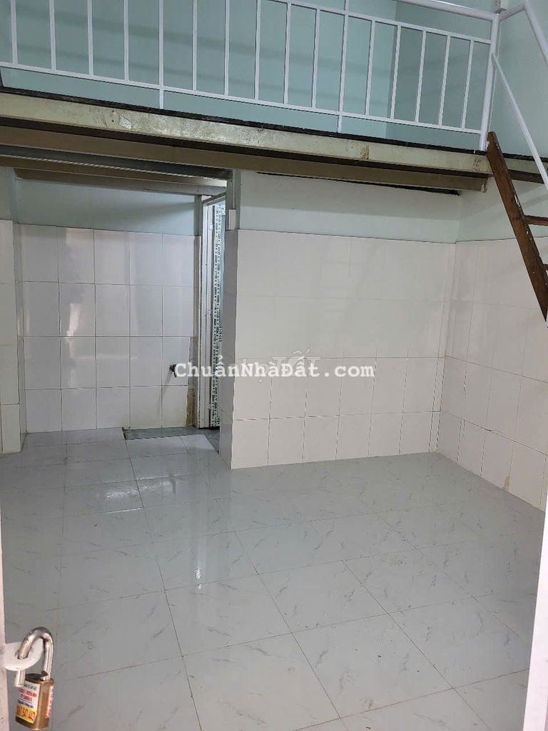PHÒNG TRỌ 15M2 CÓ GÁC LỬNG - SÁT NGAY CHỢ TÂN HƯƠNG, QUẬN TÂN PHÚ