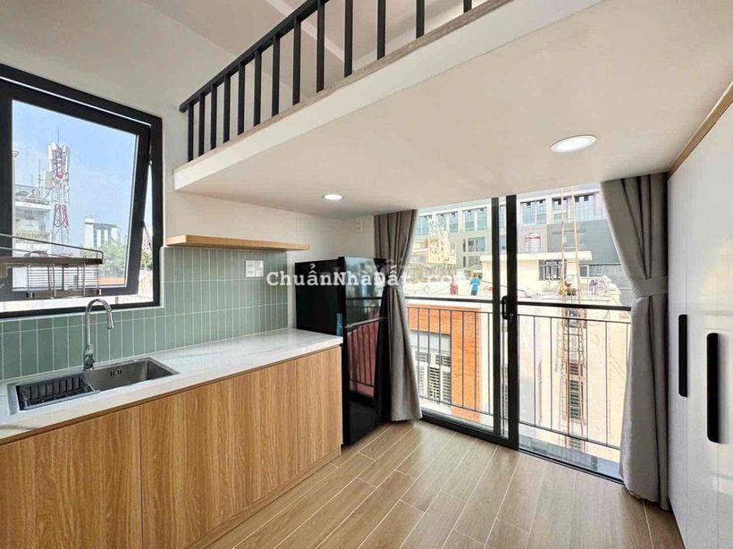 Phòng Ban Công Gần Ngay Emart Phan Văn Trị