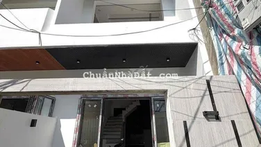 BÁN NHÀ 3 tầng kiệt PHẠM VĂN NGHỊ . DTĐ TỚI 72m. có sân vườn