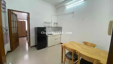 Phòng như hình,mới,cửa sổ,ban công thoáng mát,đủ tiện nghi,bếp nấu ăn