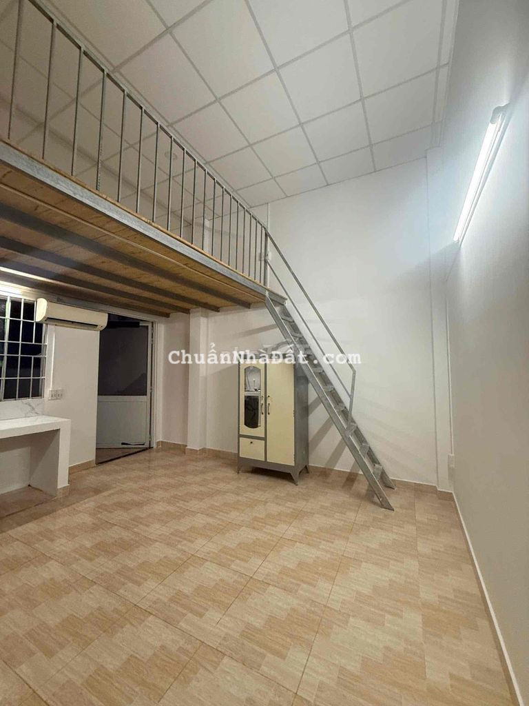 Phòng lớn có ban công , gác riêng đủ nội thất gần Co-op mark Đường 19