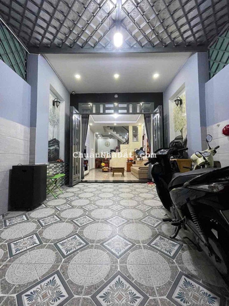 NHÀ 3 TẦNG 4X15.5M 63M2 THỔ CƯ NHÀ CÓ SÂN Ô TÔ GẦN HỒNG LONG