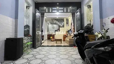 NHÀ 3 TẦNG 4X15.5M 63M2 THỔ CƯ NHÀ CÓ SÂN Ô TÔ GẦN HỒNG LONG