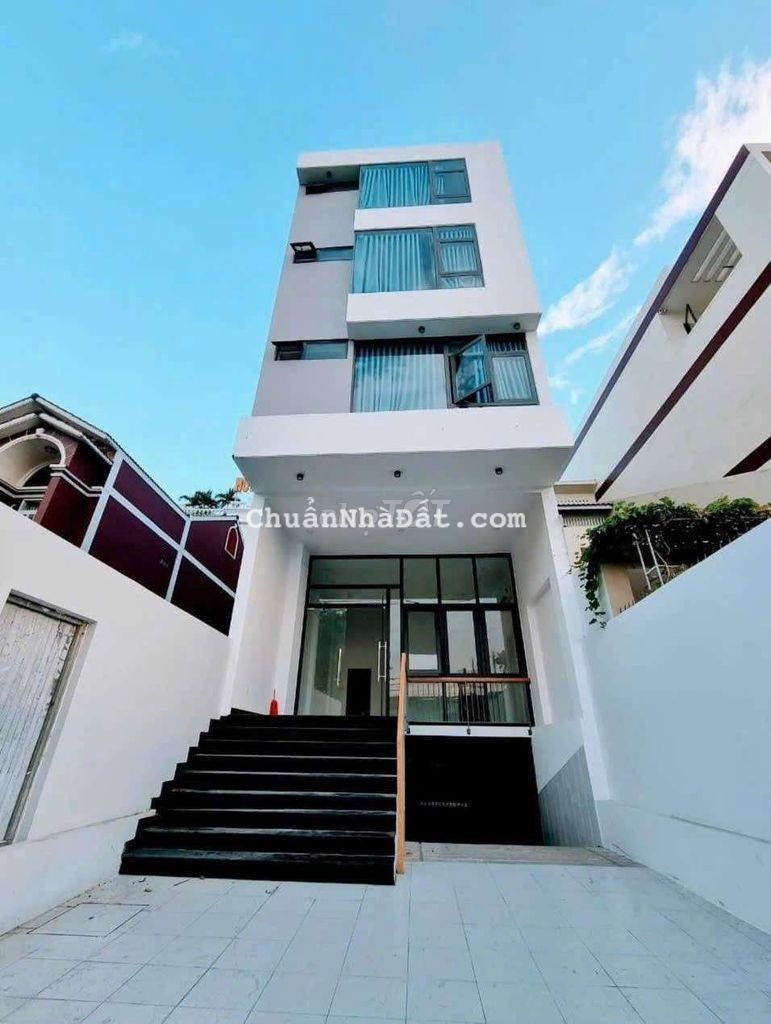 Mặt bằng kinh doanh, mặt tiền đường 8, ngay Hoàng Diệu 2, Thủ Đức