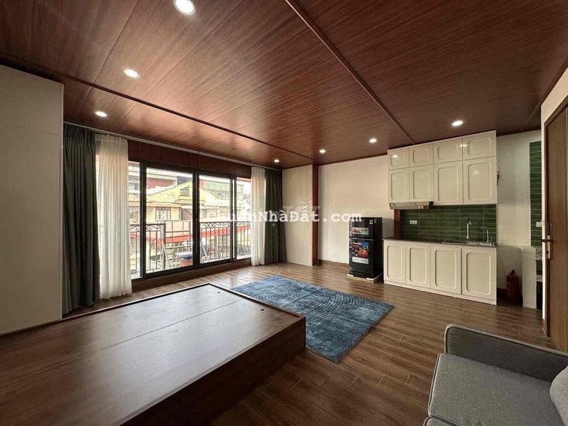 Siêu phẩm căn hộ ban công full nội thất cao cấp ngay vòng xoay dân chủ