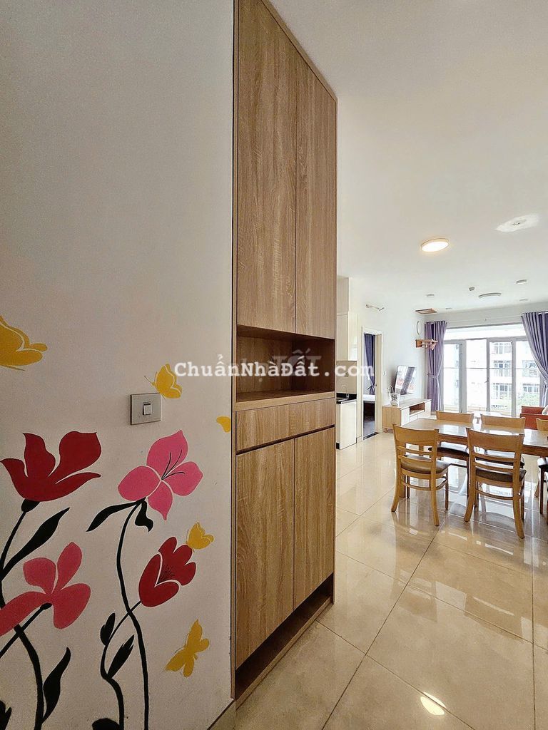 Cho thuê 2PN, 77m2, Chung cư Luxgarden Quận 7, có sẵn