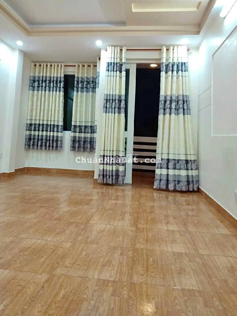 Cho thuê 1 phòng bancon có máy lạnh giờ giấc tự do