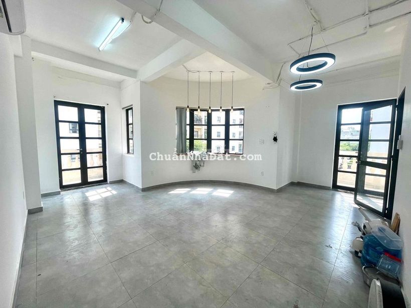 CHO THUÊ VǍN PHÒNG CĂN GÓC Y HÌNH 40M2