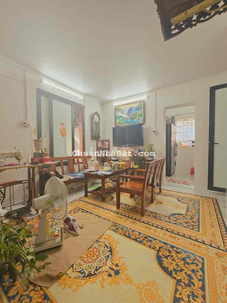 Tập thể Quỳnh Mai, 3 thoáng, ô tô đỗ, 52m 2PN, full nội thất, sổ đỏ CC