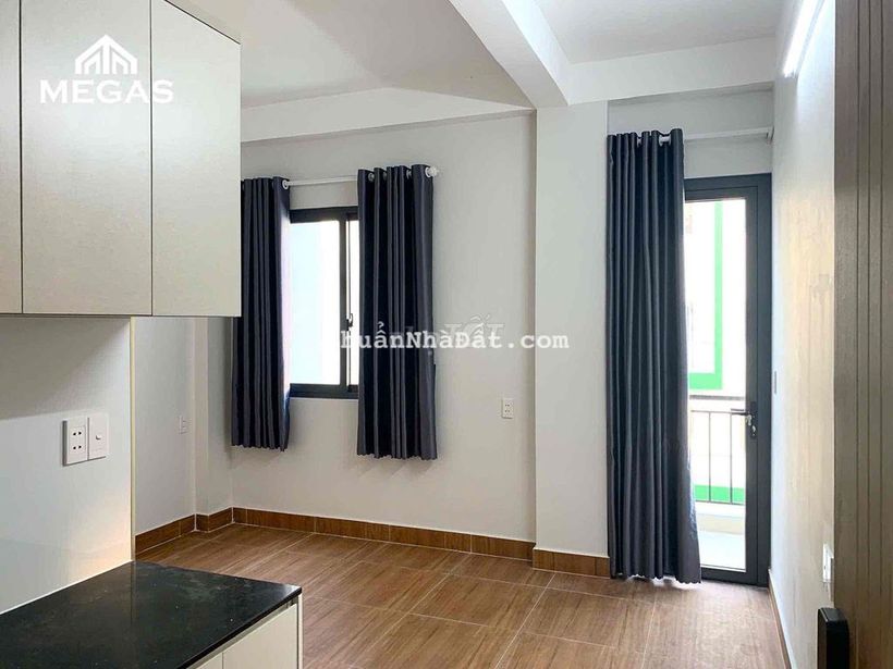 Studio Ban Công Giá Siêu Rẻ - Full Nội Thất | Thang Máy đang Trống Sẵn