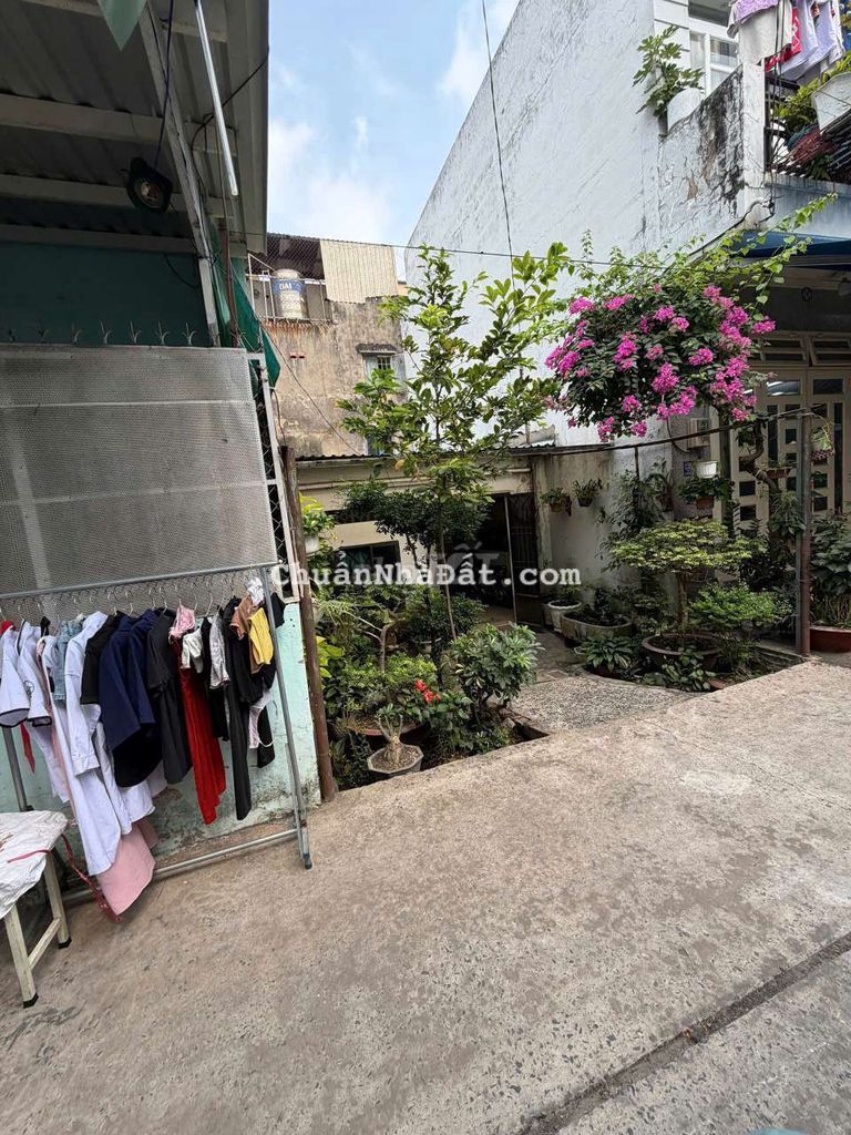 Nhà nát hẻm 135 Gò Xoài 4x10= 40 m2 được xây dựng 3 lầu 3tỷ 920 hẻm 5m