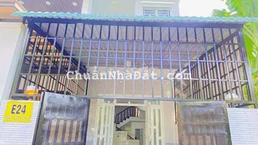 Cho thuê nhà 3 phòng ngủ có sân đậu ô tô kế Mobifone 8 triệu