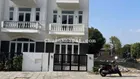 Bán nhà 3 tầng khu biệt thự Chánh Mỹ, Bình Dương. dt 5x23m. Giá 5.4ty