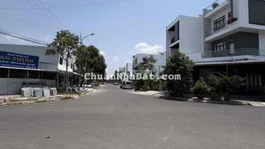 Nhà mới xây KDC Hồng Loan