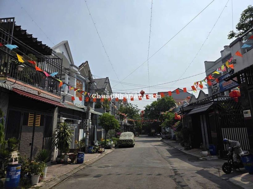 nhà phố kdc Hoàng Hùng gần Ngã Tư Chiêu Liêu p Tân Đông Hiệp Tp Dĩ An