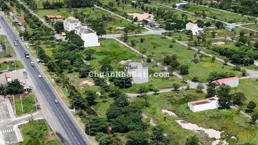 Bán nền dãy B8 - Daresco, hướng đông năm, gần trung tâm thương mại.