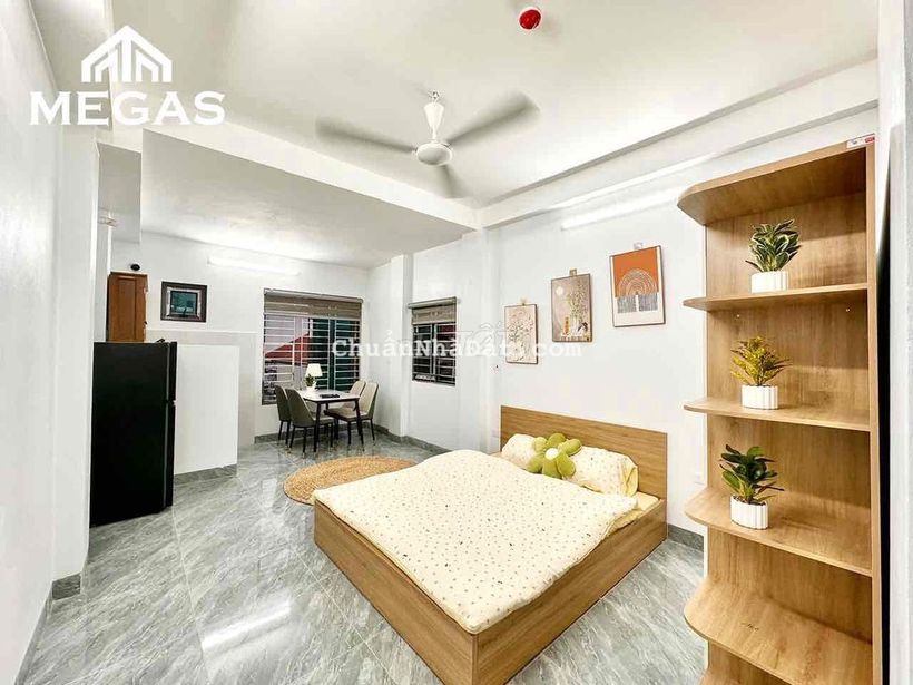 NHÀ MỚI KENG STUDIO ĐẦY ĐỦ NỘI THẤT CƠ BẢN CỬA SỔ NGAY NGÃ TƯ MAI DỊCH