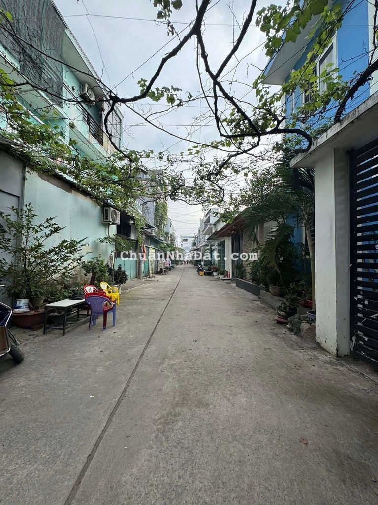 CHỦ GẤP BÁN GIẢM 400 TRIỆU
NHÀ CẤP 4 HIẾM NGAY TỈNH LỘ 10 HỒ VĂN LONG