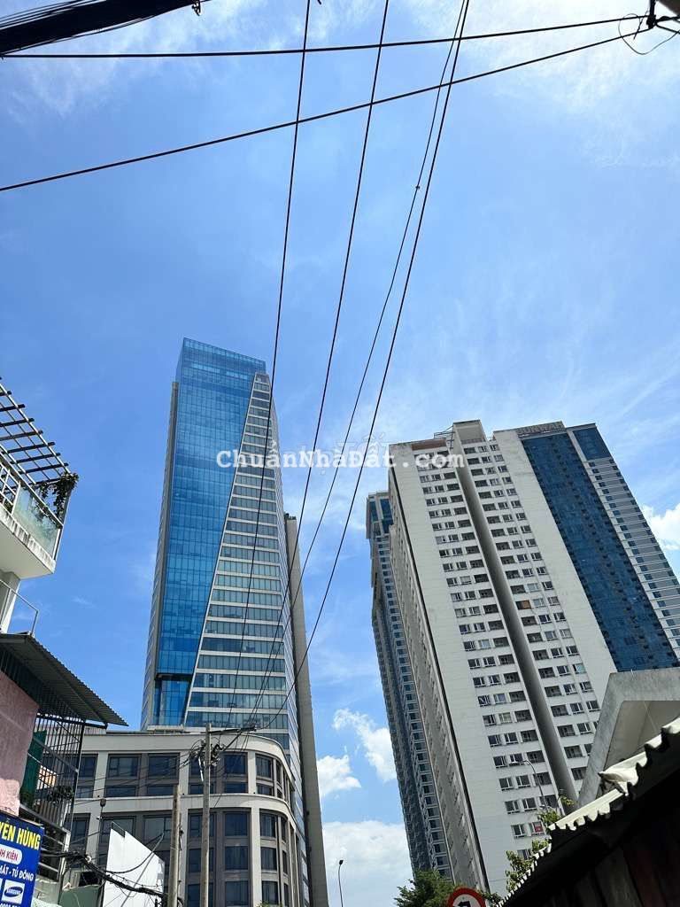 Nhỉnh 5T, 55mv sát Q1, có PN trệt, ban công sân thượng