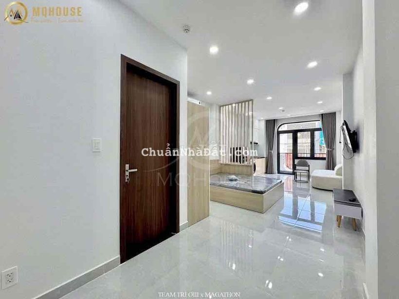 STUDIO BAN CÔNG THOÁNG MÁT LẦU CAO FULL NỘI THẤT