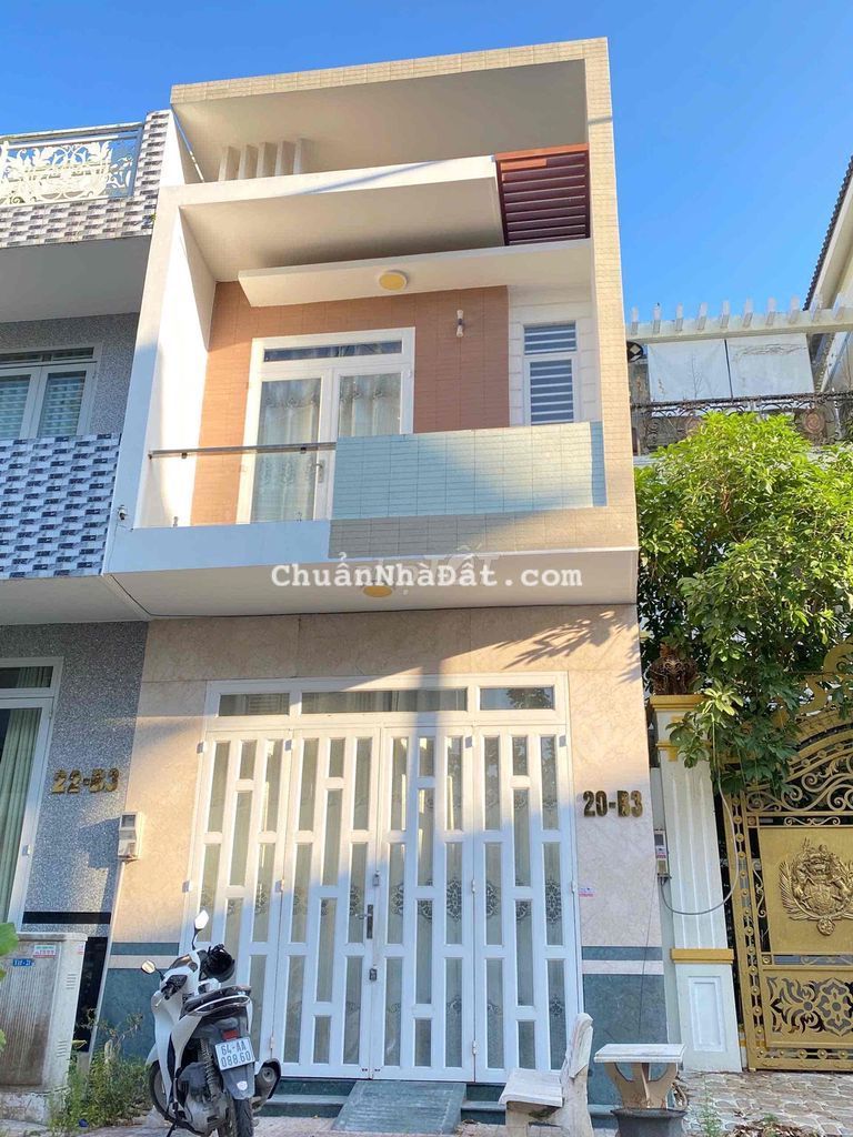 Nhà lầu mới 3 phòng 3 máy lạnh KDC Hưng Phú 1