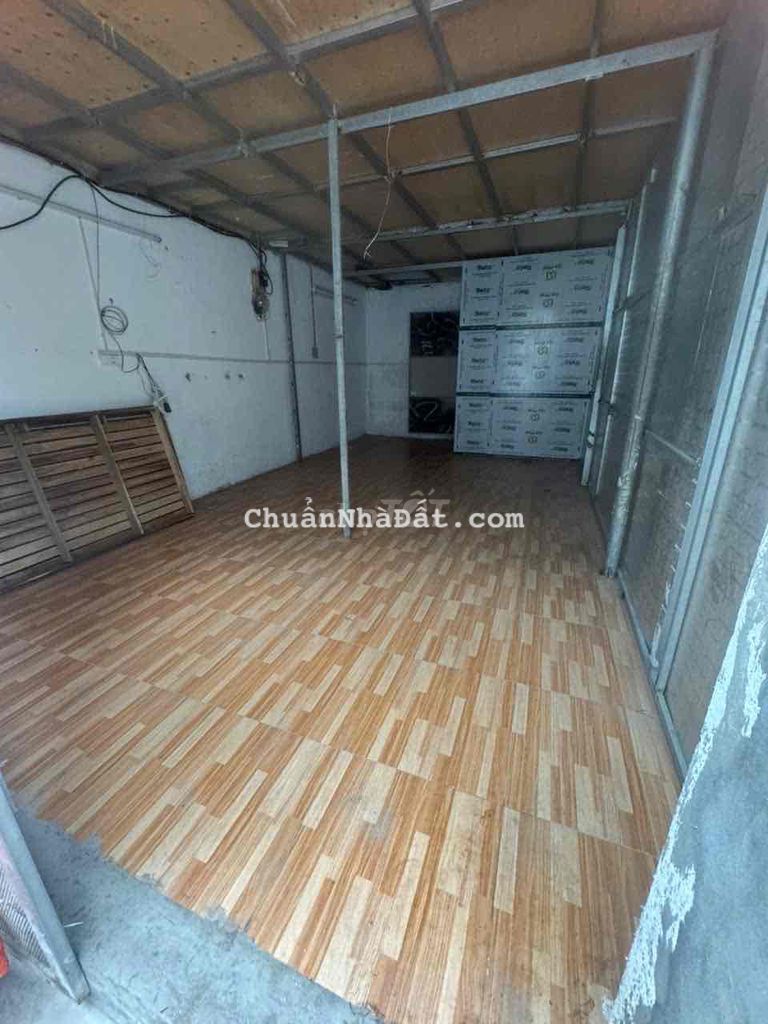 oto đậu cửa nhà cấp4 30m 2 tầng ngõ 214 nguyễn xiển