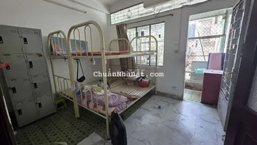 Phòng đang sửa ban công hẻm oto sát Q1
