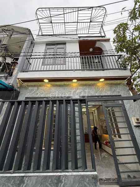 Nhà đẹp 1 trệt 1 lầu Thạnh Xuân 24 giá 3,680 tl