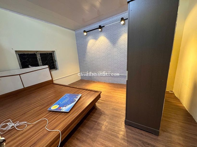 Cho thuê nhà 2 tầng tại ngõ 104 yên lãng