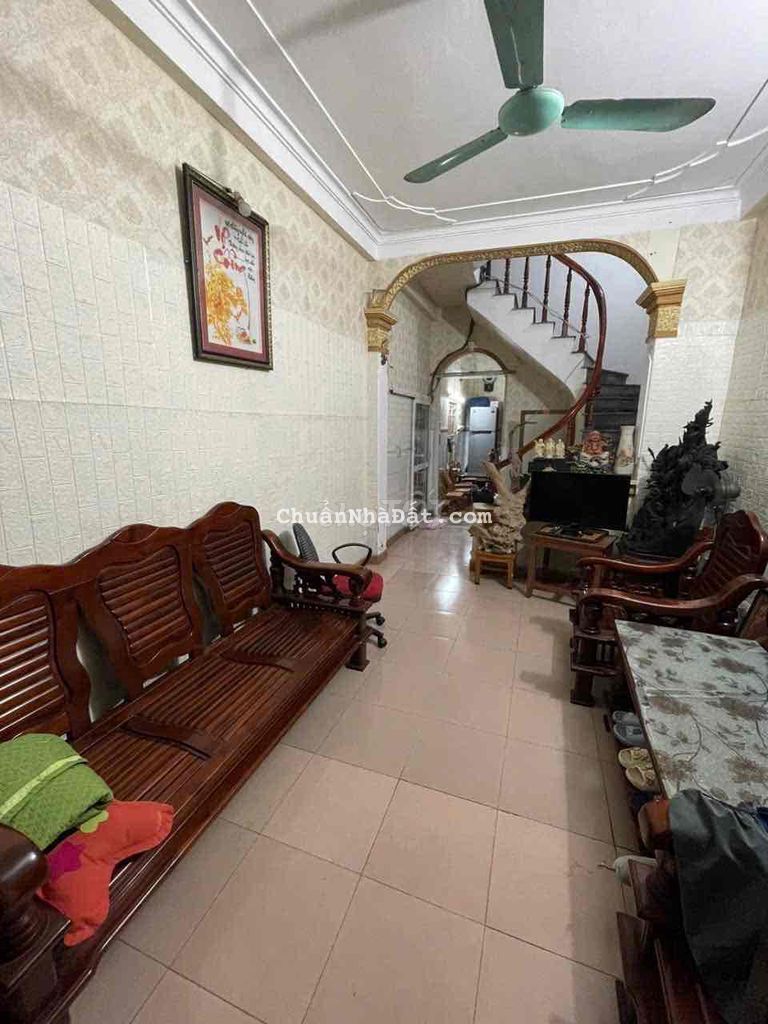 Cho thuê nguyên căn tại 42 Thịnh Liệt